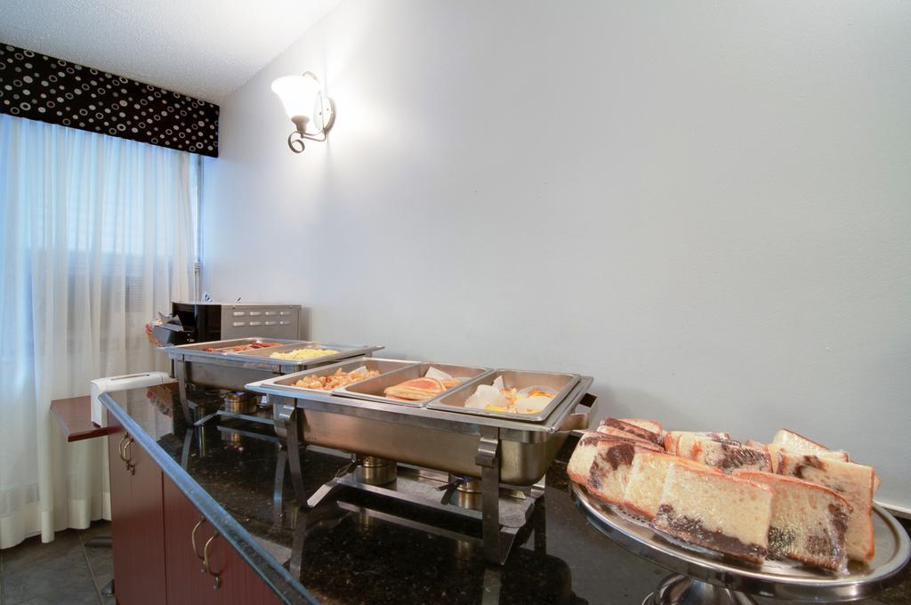 La Tour Belvedѐre Hotel Montréal Buitenkant foto